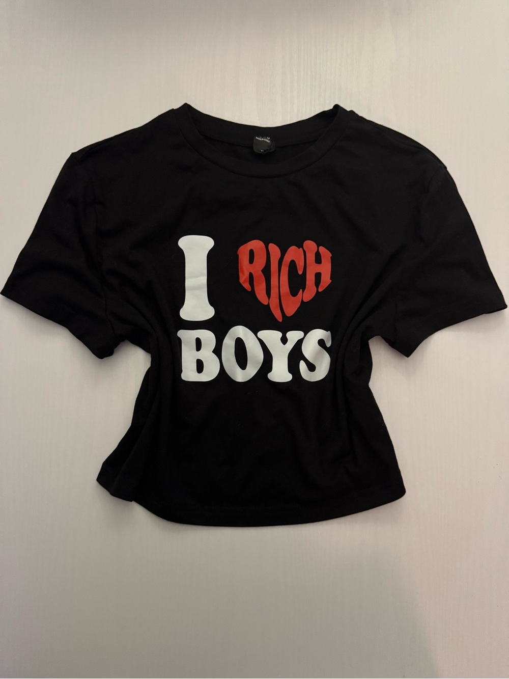 3/$20🛒 “I love RICH BOYS” Graphic Crop Top Baby Tee🖤